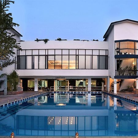 Best Western Resort Country Club Гургаон Экстерьер фото