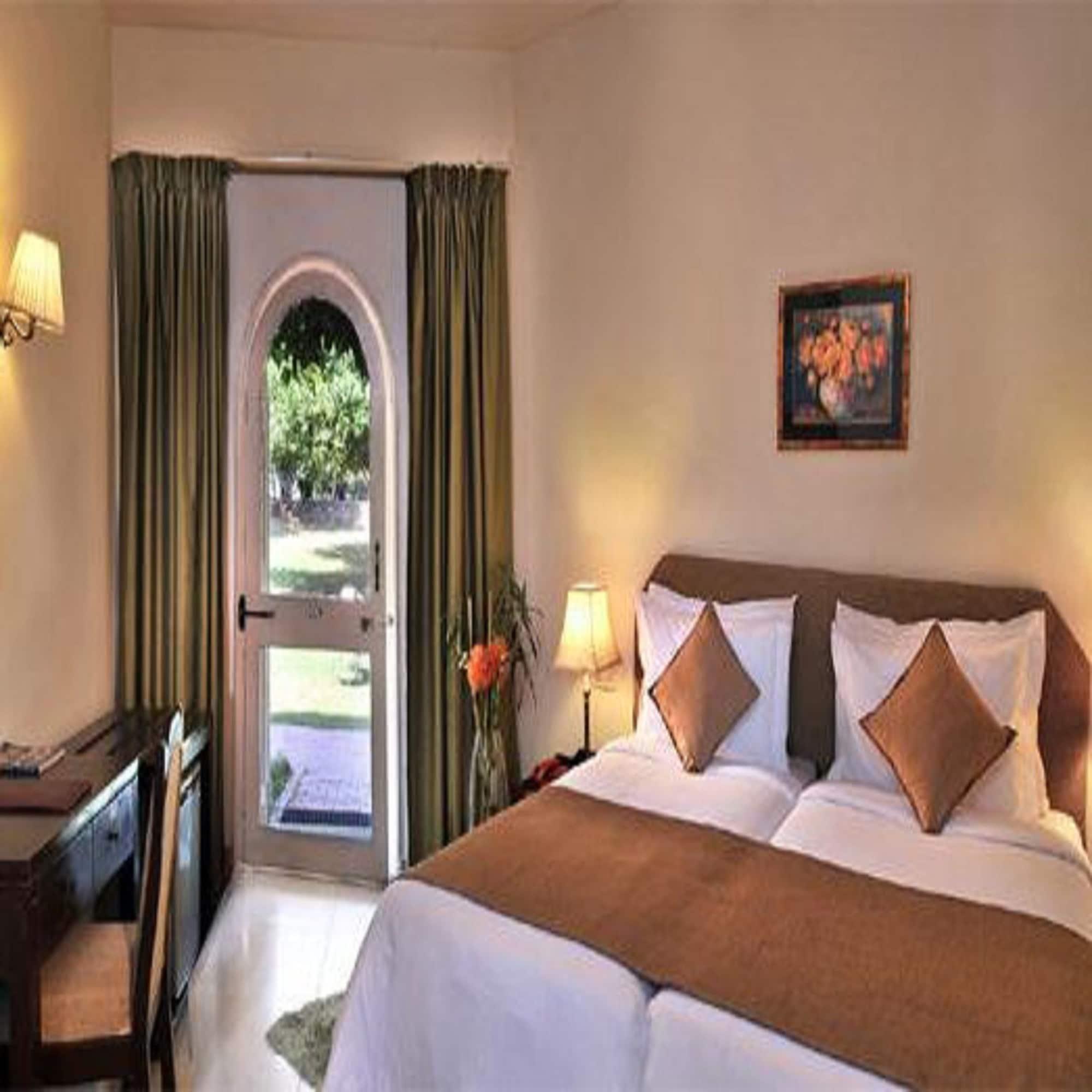 Best Western Resort Country Club Гургаон Экстерьер фото