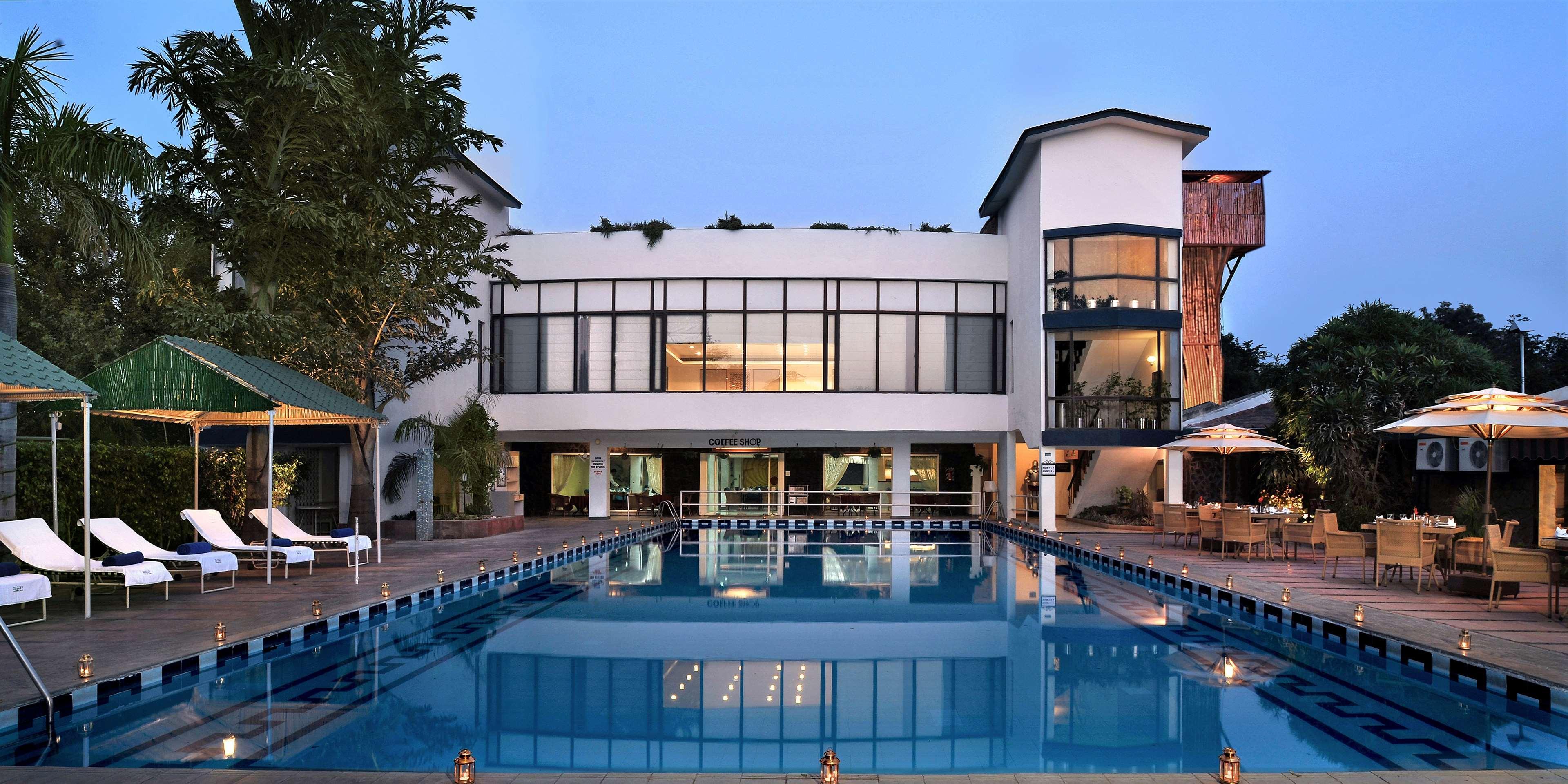 Best Western Resort Country Club Гургаон Экстерьер фото