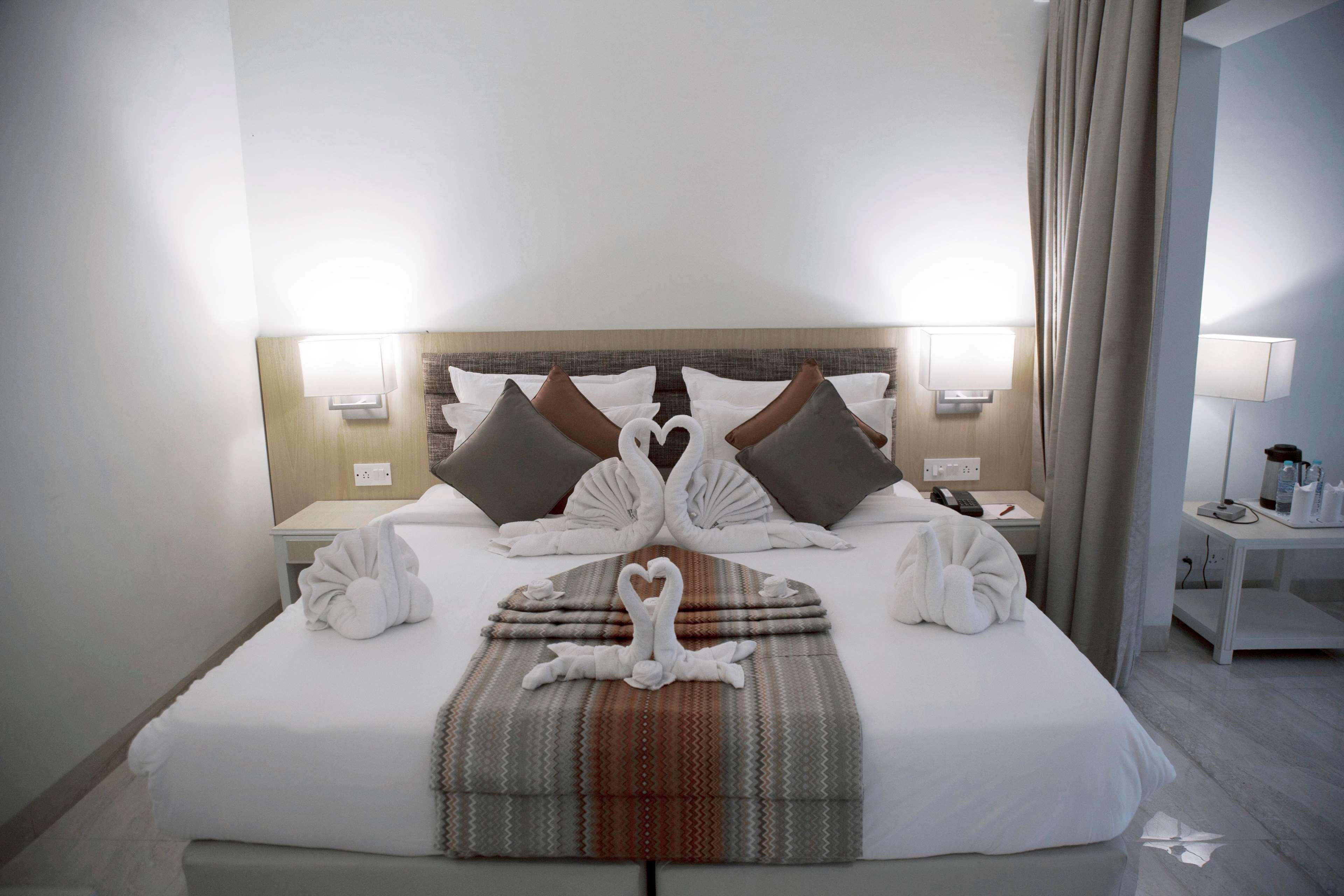 Best Western Resort Country Club Гургаон Экстерьер фото