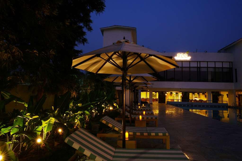 Best Western Resort Country Club Гургаон Экстерьер фото