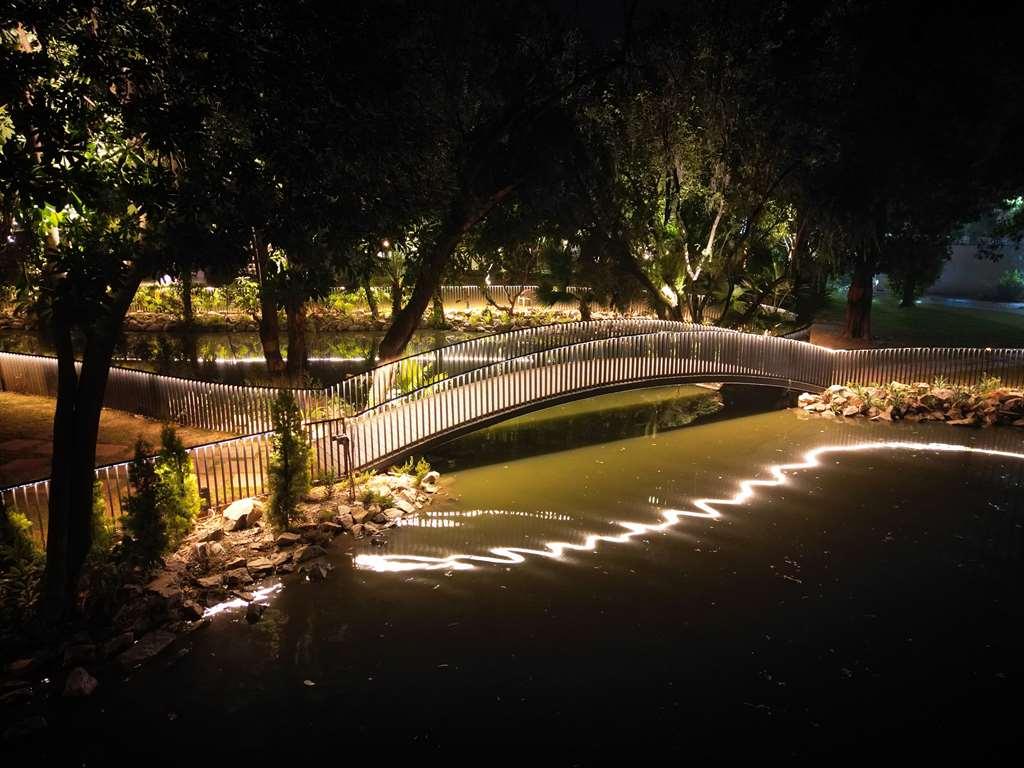 Best Western Resort Country Club Гургаон Экстерьер фото